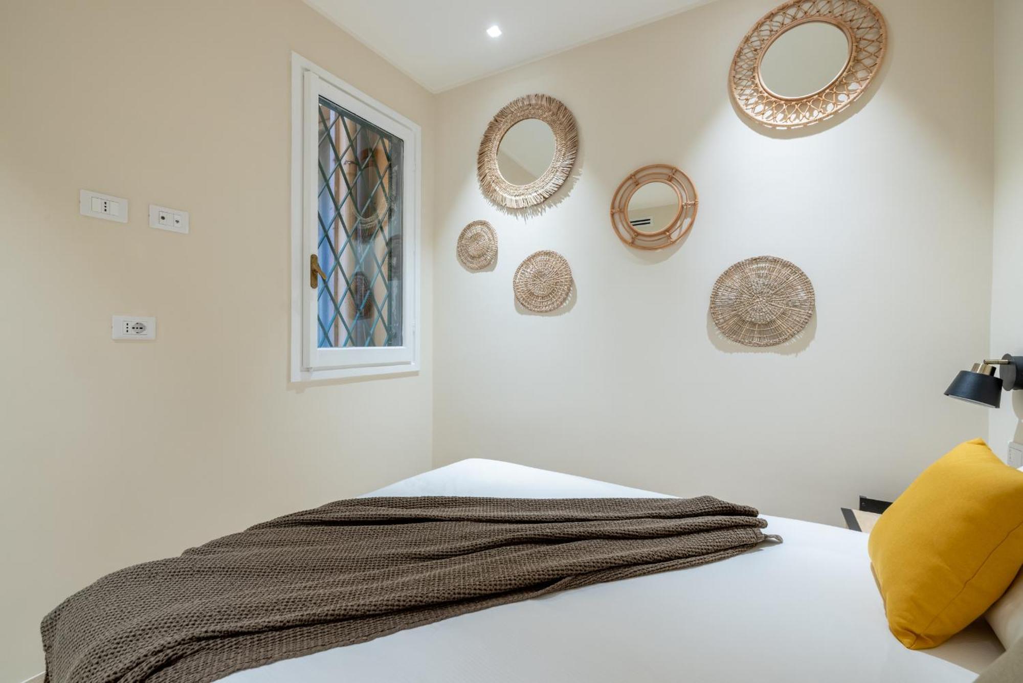 Charming 3 Bedroom Apartment In The Historic Center Рим Экстерьер фото