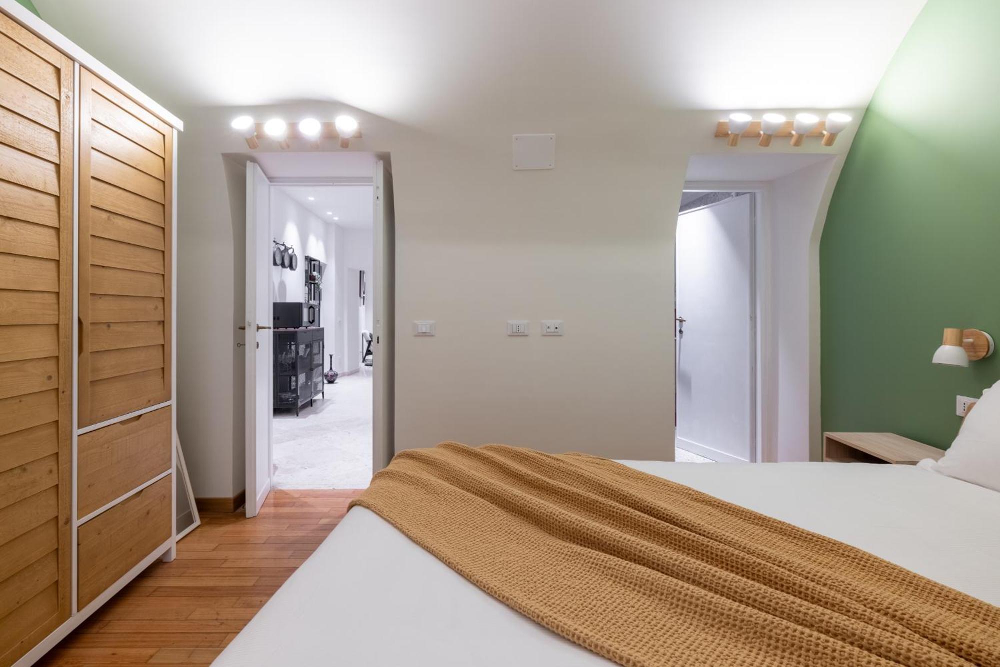 Charming 3 Bedroom Apartment In The Historic Center Рим Экстерьер фото